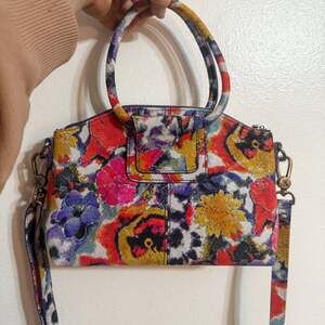 HOBO Sheila Mini Top Zip Convertible Crossbody Bag in Poppy Floral